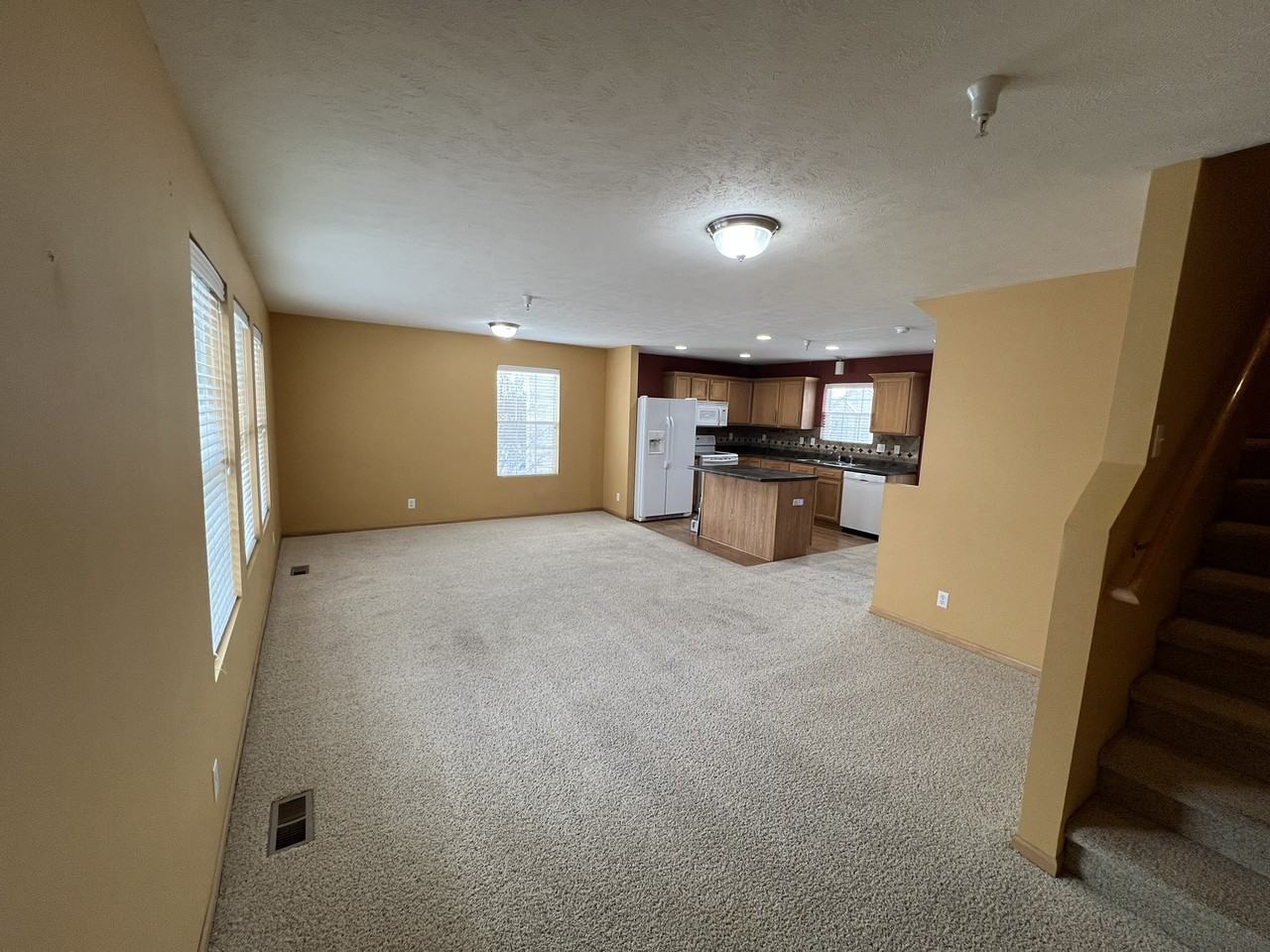 5924 N 167th Plz #NA - Photo 4 of 9