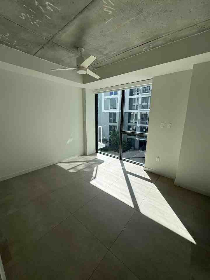 89 Northwest 32nd Street #A4 - Photo 6 of 38