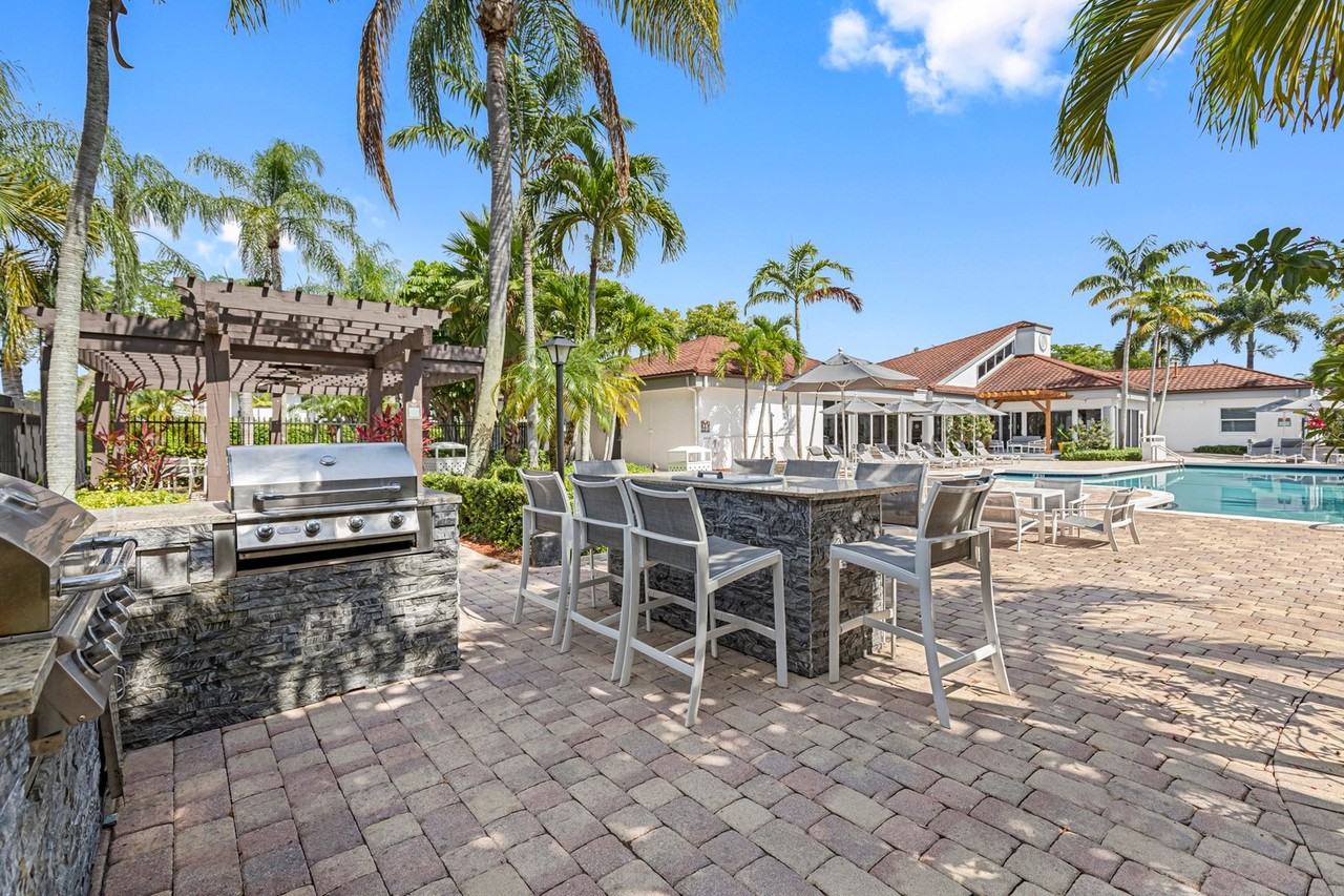 Centro at Davie Apartments - Photo 6 of 38