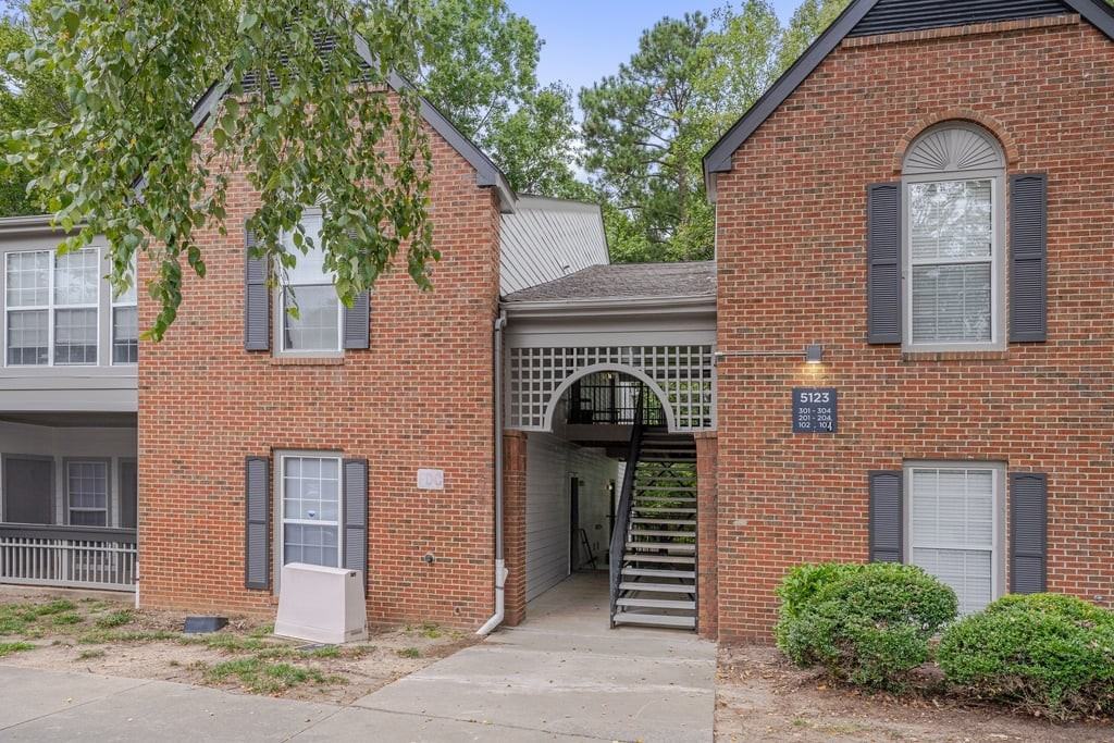 Southpoint Estate Apartments - Photo 2 of 34