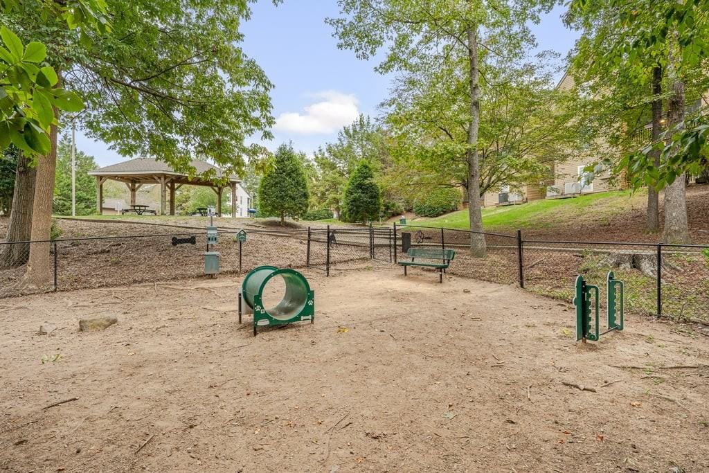 Southpoint Estate Apartments - Photo 4 of 34