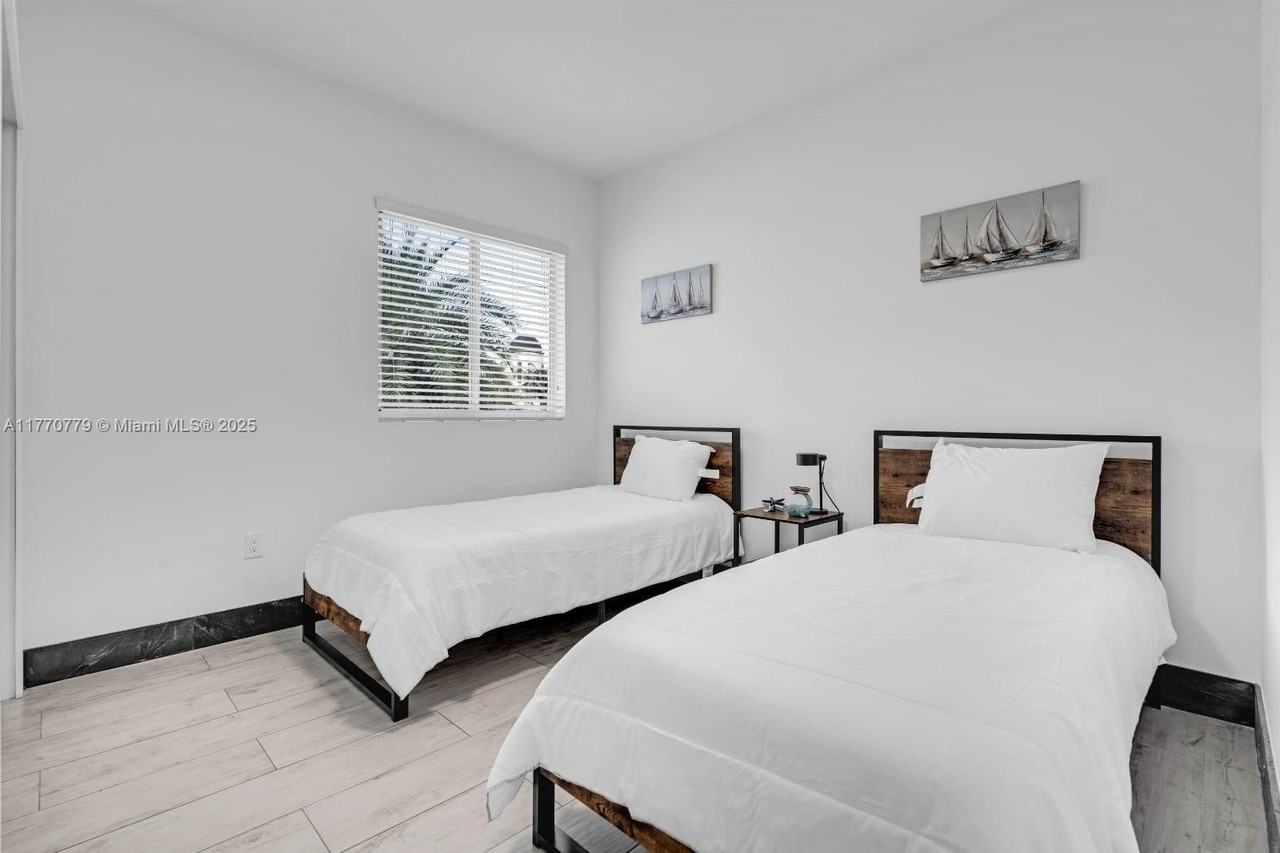 15450 Nw 2nd Ave #15450 - Photo 5 of 21