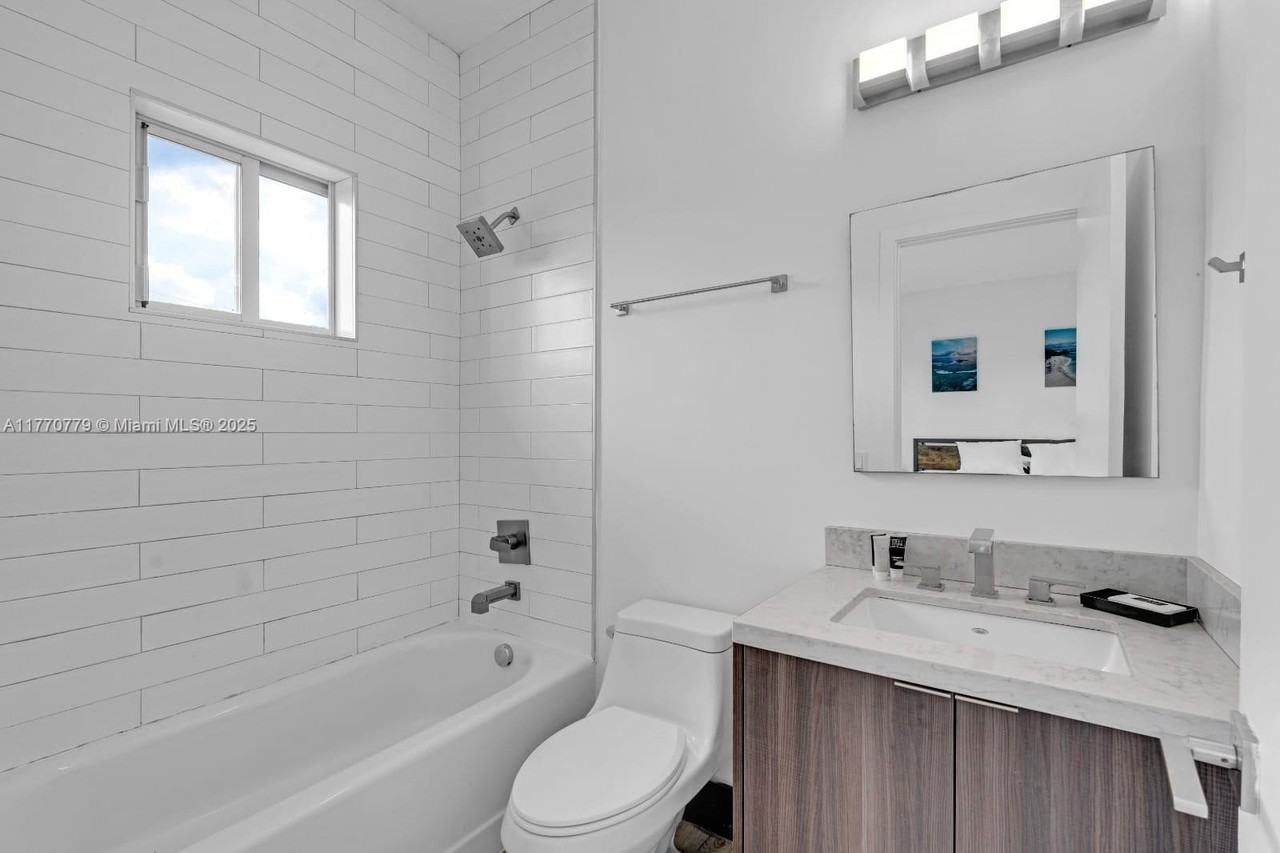 15450 Nw 2nd Ave #15450 - Photo 7 of 21