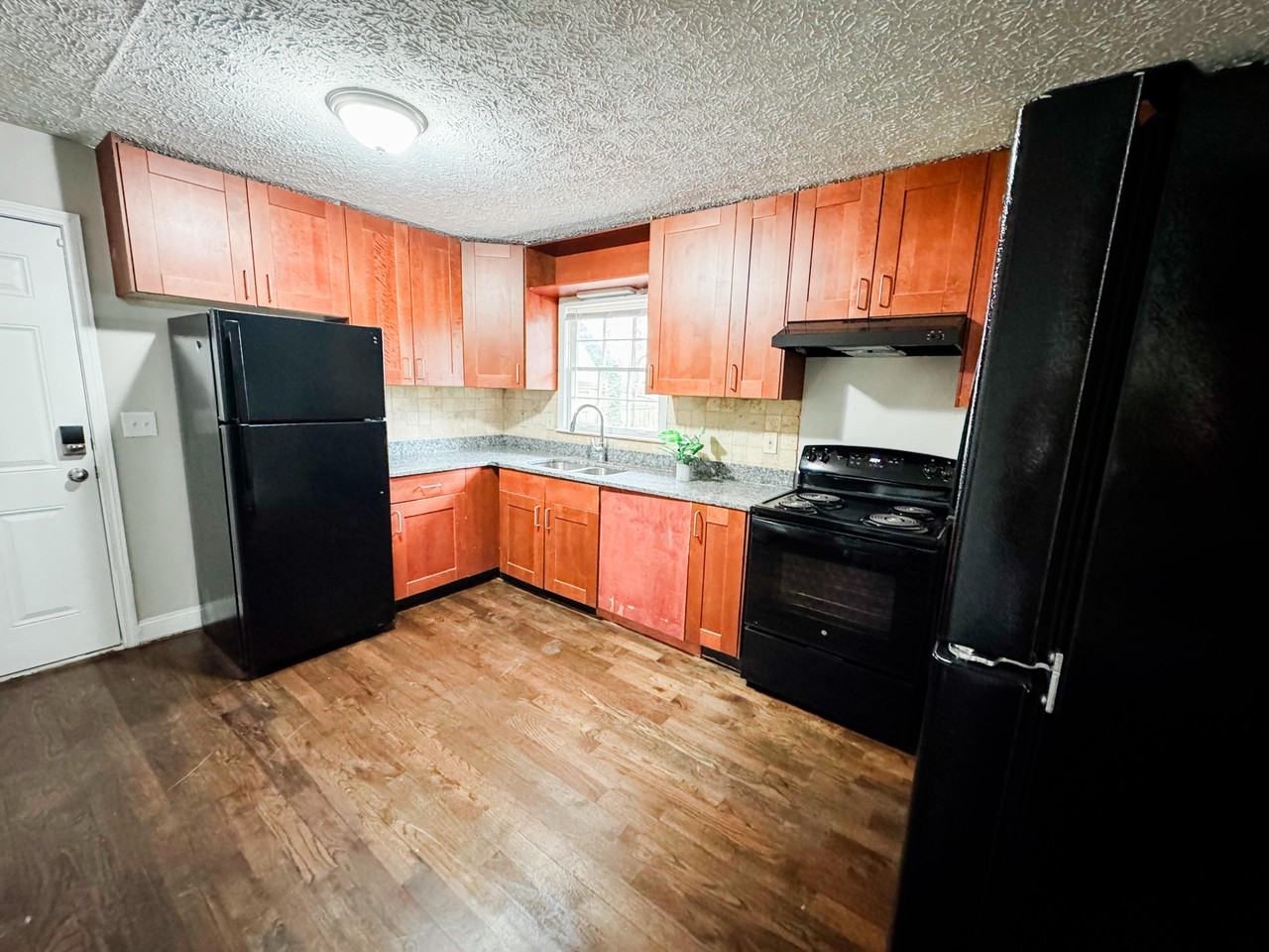 Clanton Terrace - Photo 5 of 11