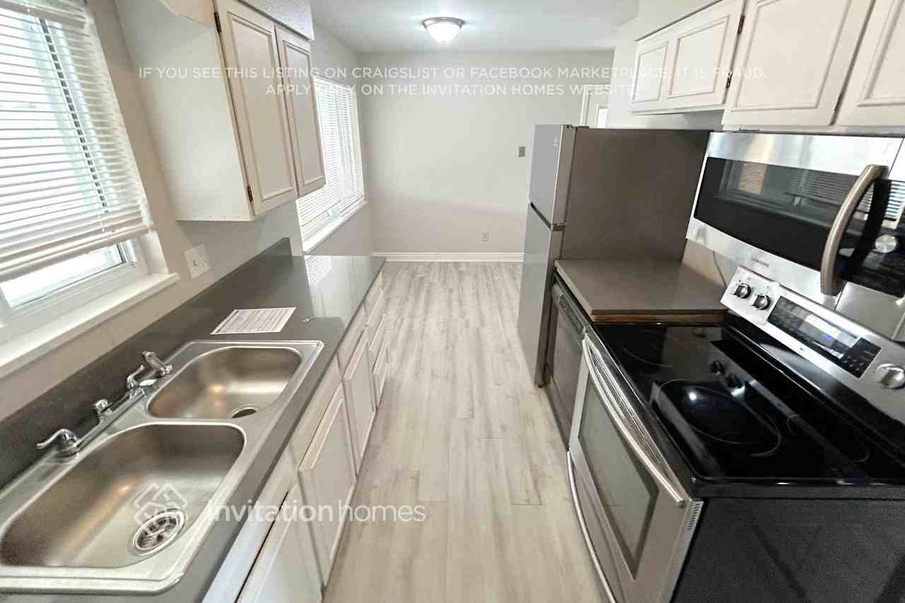 1284 Ember St - Photo 6 of 14