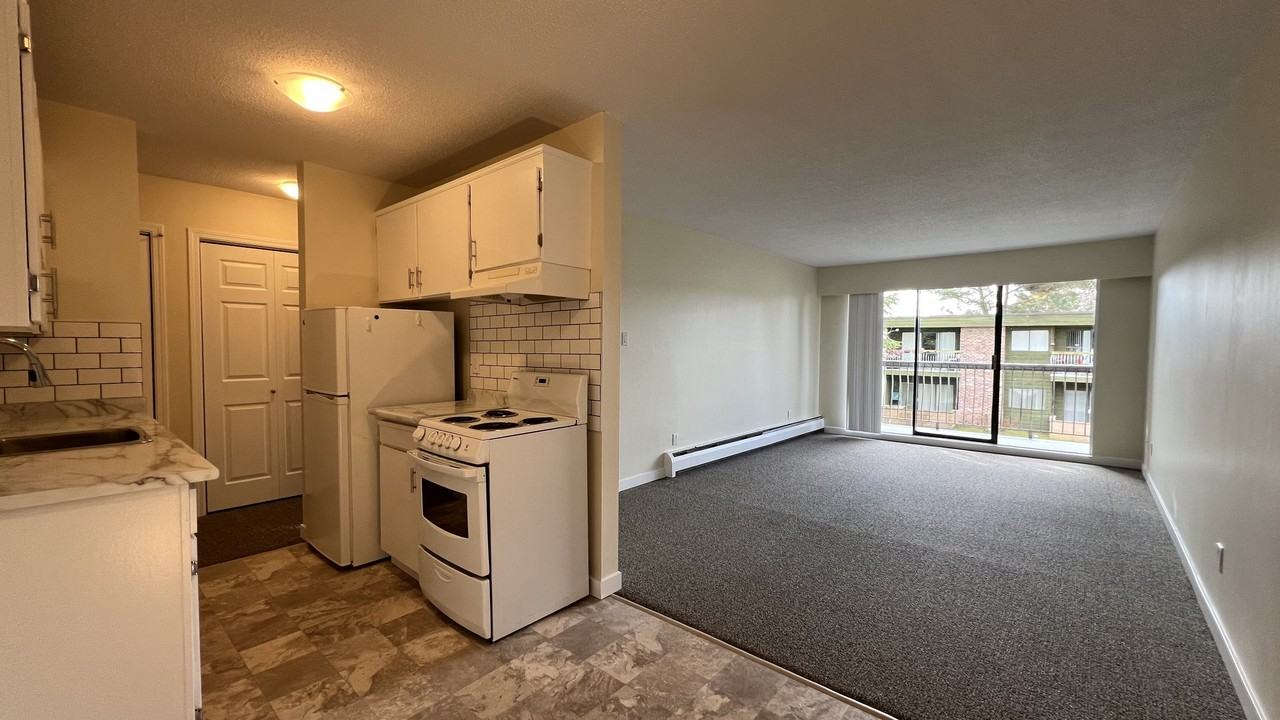 Delta West - Photo 5 of 12