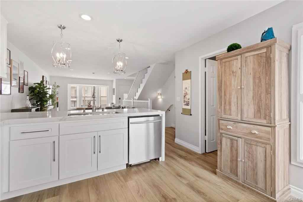 102 Monterey Blvd - Photo 2 of 8