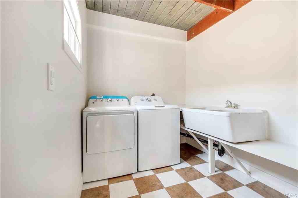 525 El Paseo Dr - Photo 3 of 8