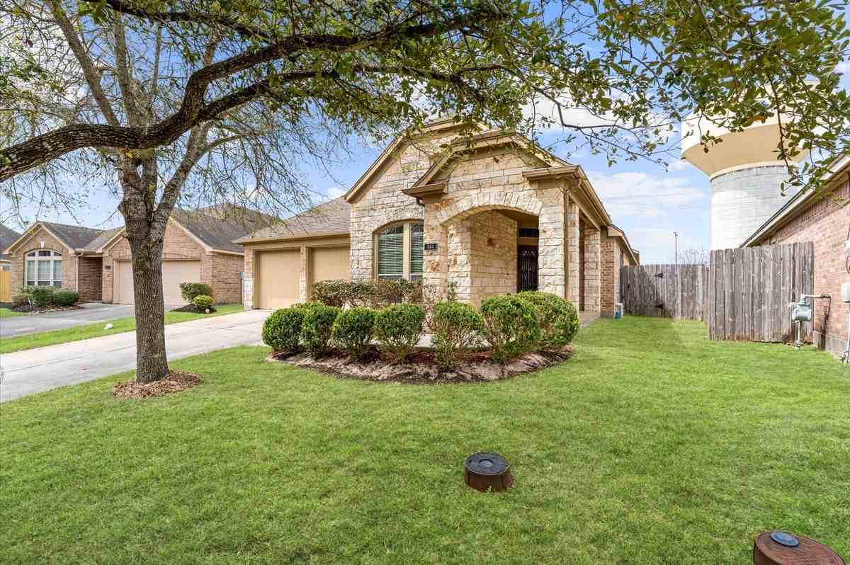 844 Falling Springs Ln - Photo 2 of 24