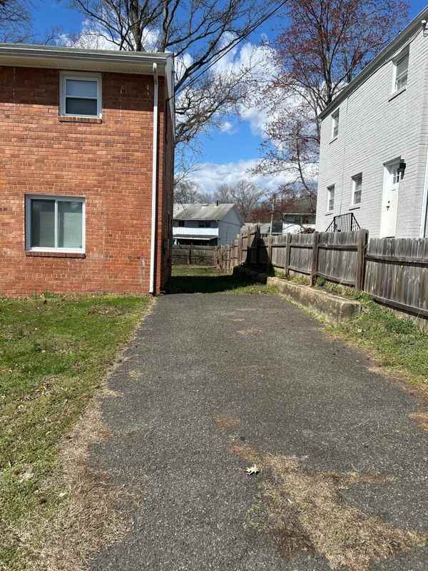 6406 Seat Pleasant Dr - Photo 2 of 9