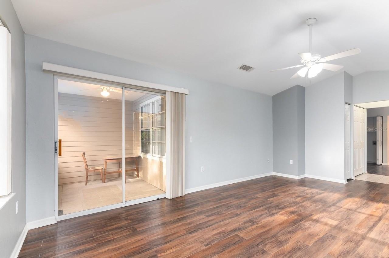 9767 Sw 52nd Rd - Photo 7 of 32