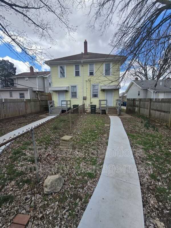 334 N Burgess Ave - Photo 2 of 23