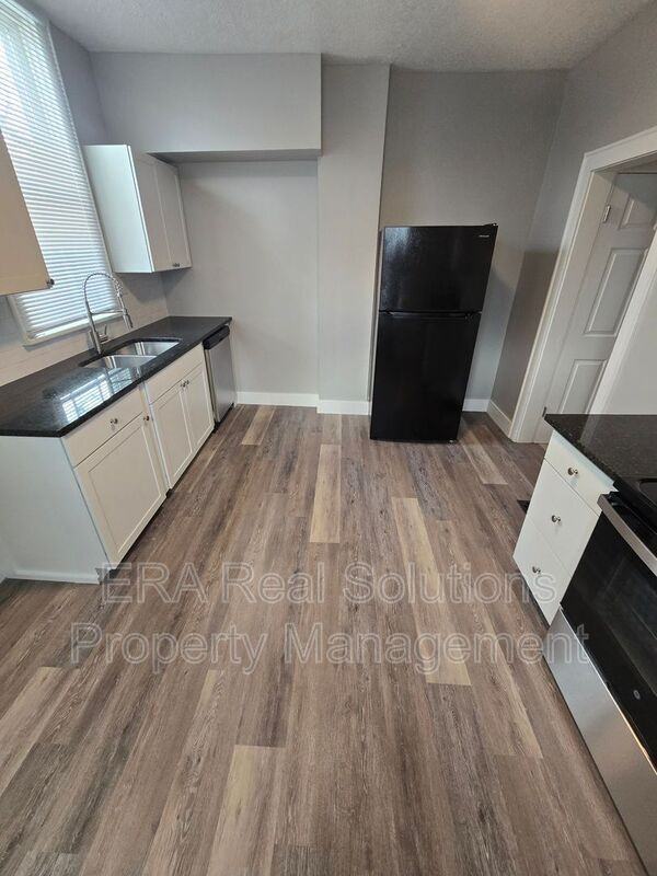 334 N Burgess Ave - Photo 3 of 23