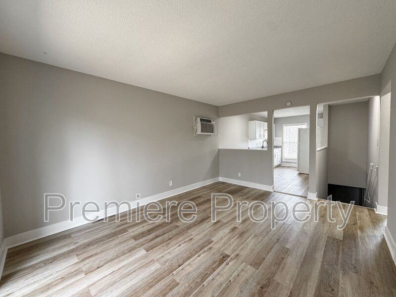 822 S Emery St - Photo 3 of 10