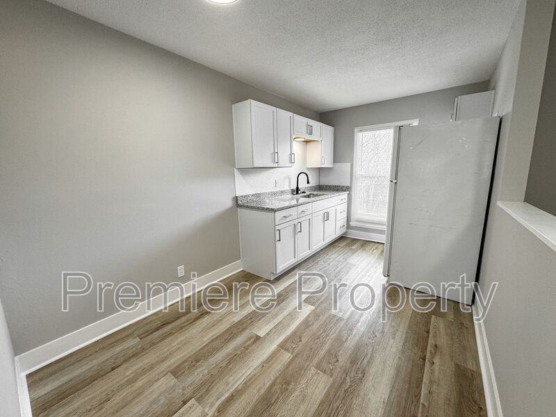 822 S Emery St - Photo 4 of 10