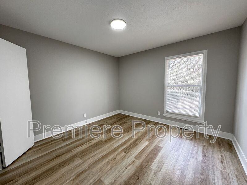 822 S Emery St - Photo 7 of 10