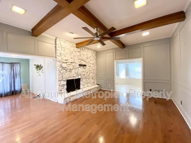 3528 Pinehurst Dr - Photo 2 of 11