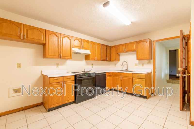 644 Craft Rd ##B - Photo 3 of 11
