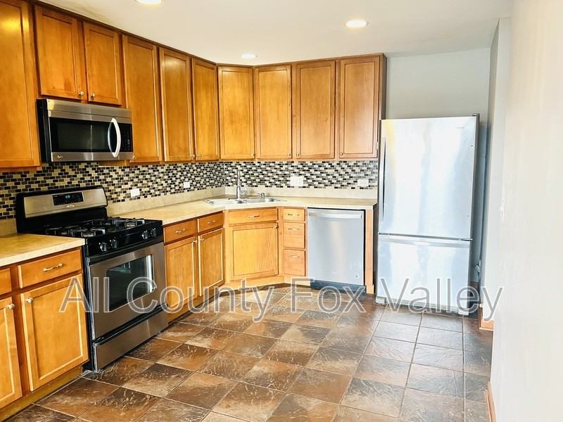 1850 Waverly Way - Photo 3 of 20