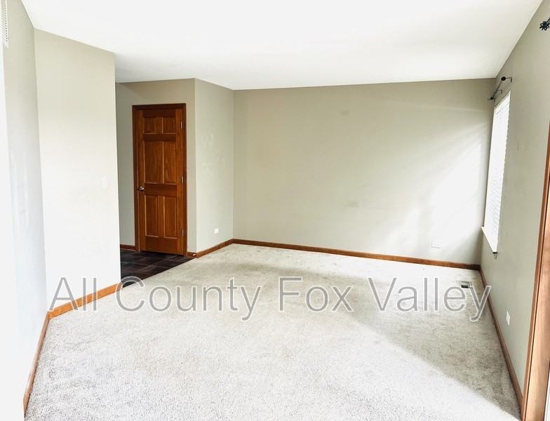 1850 Waverly Way - Photo 4 of 20