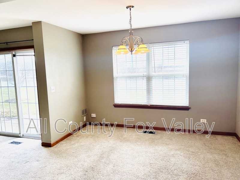1850 Waverly Way - Photo 5 of 20