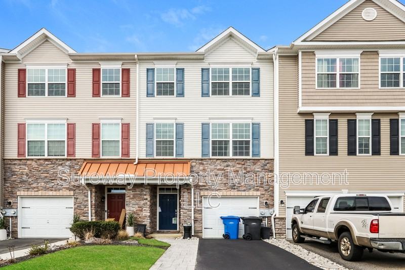 175 Bantry St - Photo 2 of 21