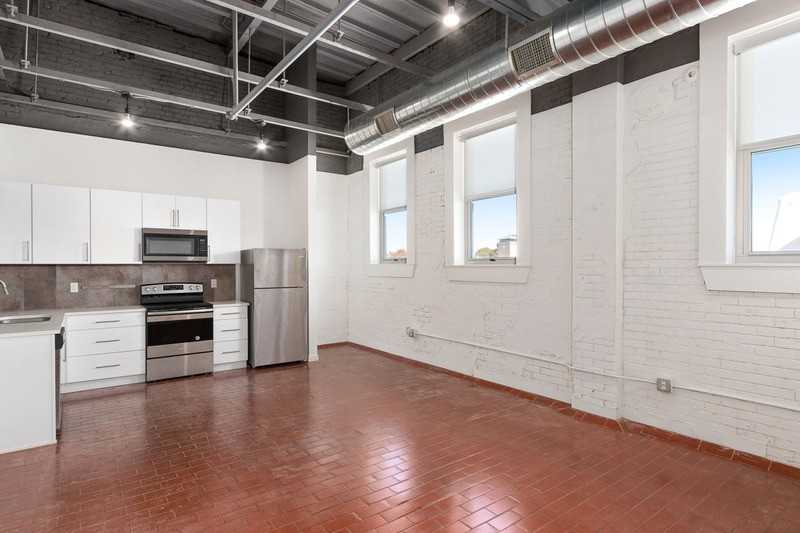 1108 E 30th St #402 - Photo 5 of 21