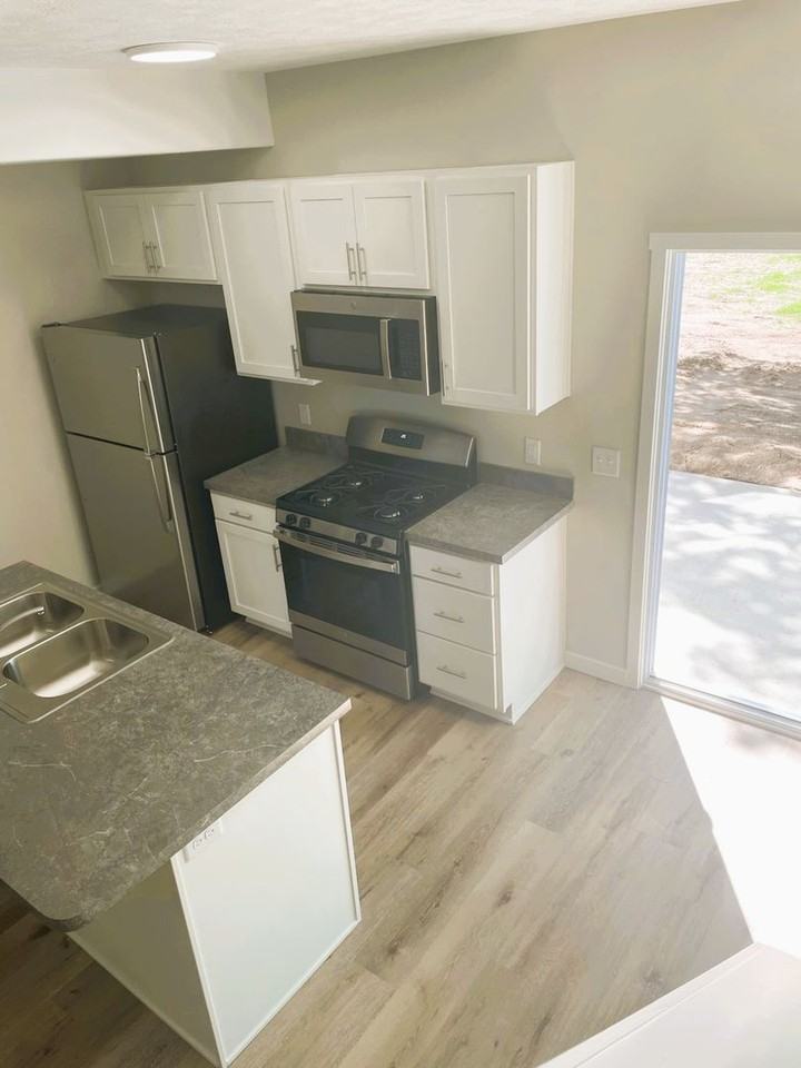 2051 Dowd St - Photo 2 of 17