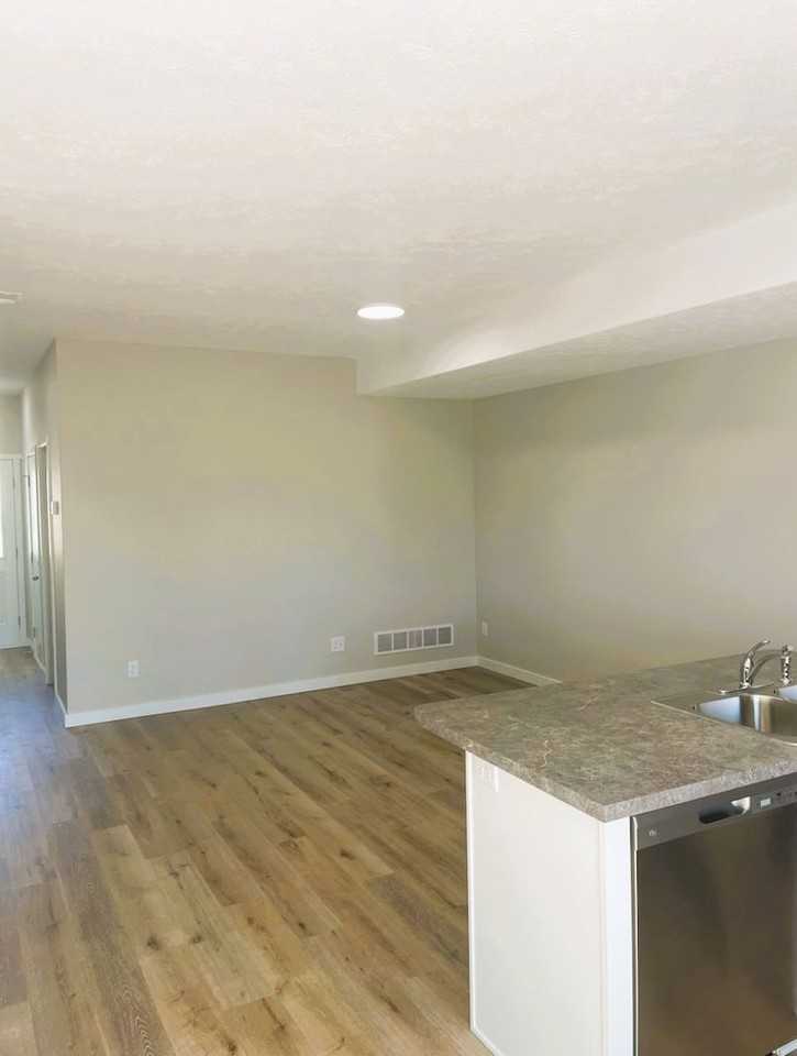 2051 Dowd St - Photo 3 of 17