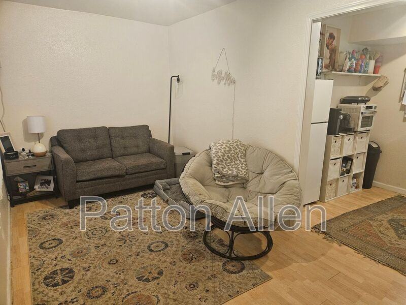 180 Stadium View Dr #Y - Photo 3 of 9