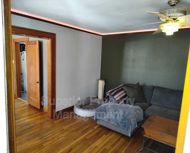 611 Seymour Ave - Photo 5 of 23