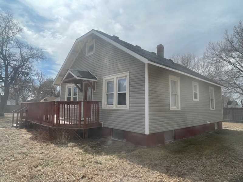 320 E F St - Photo 2 of 12