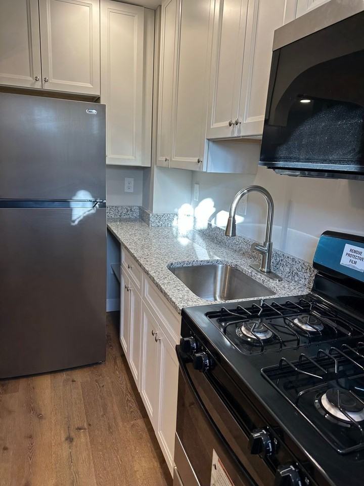 2036 Grinnalds Ave - Photo 3 of 9