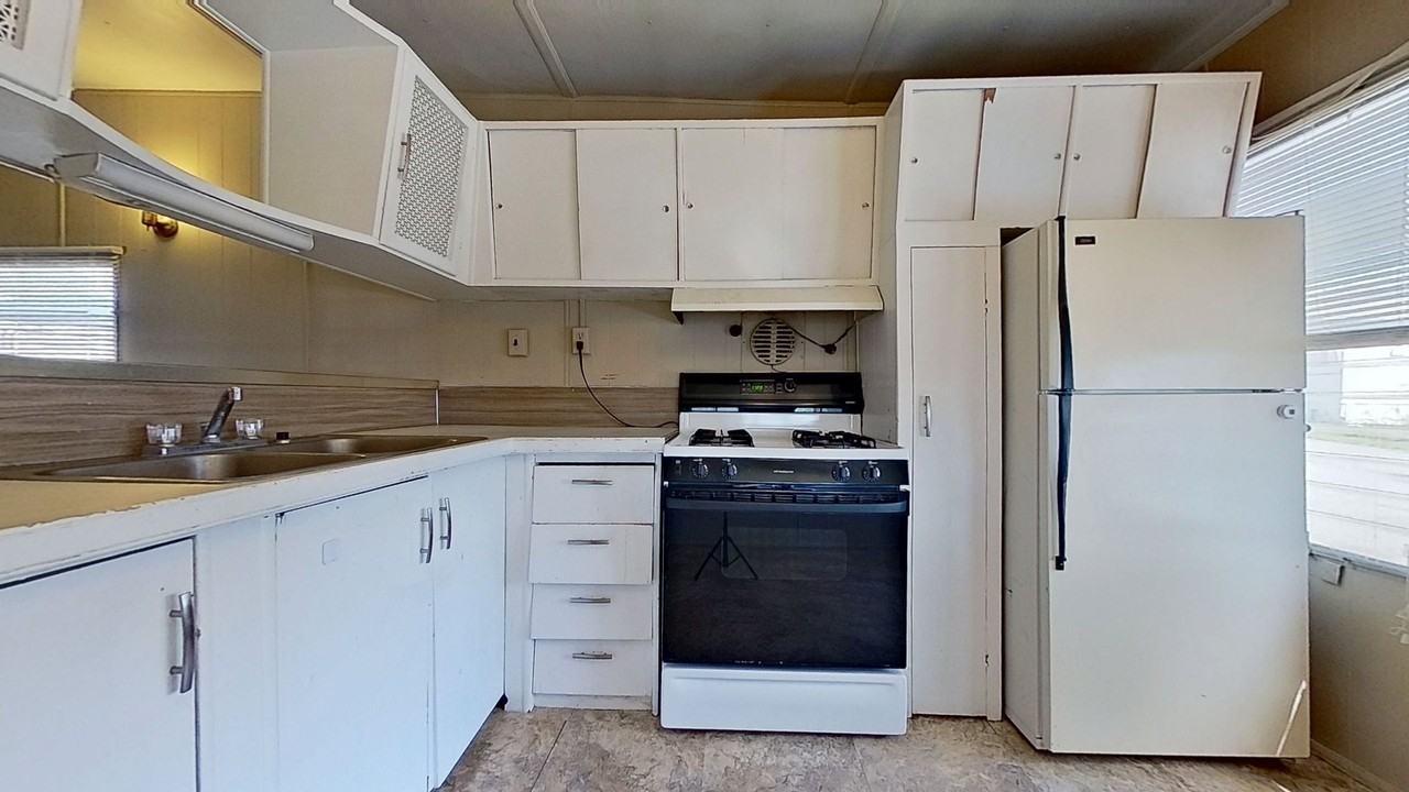 3230 Oakland Rd - Photo 2 of 8