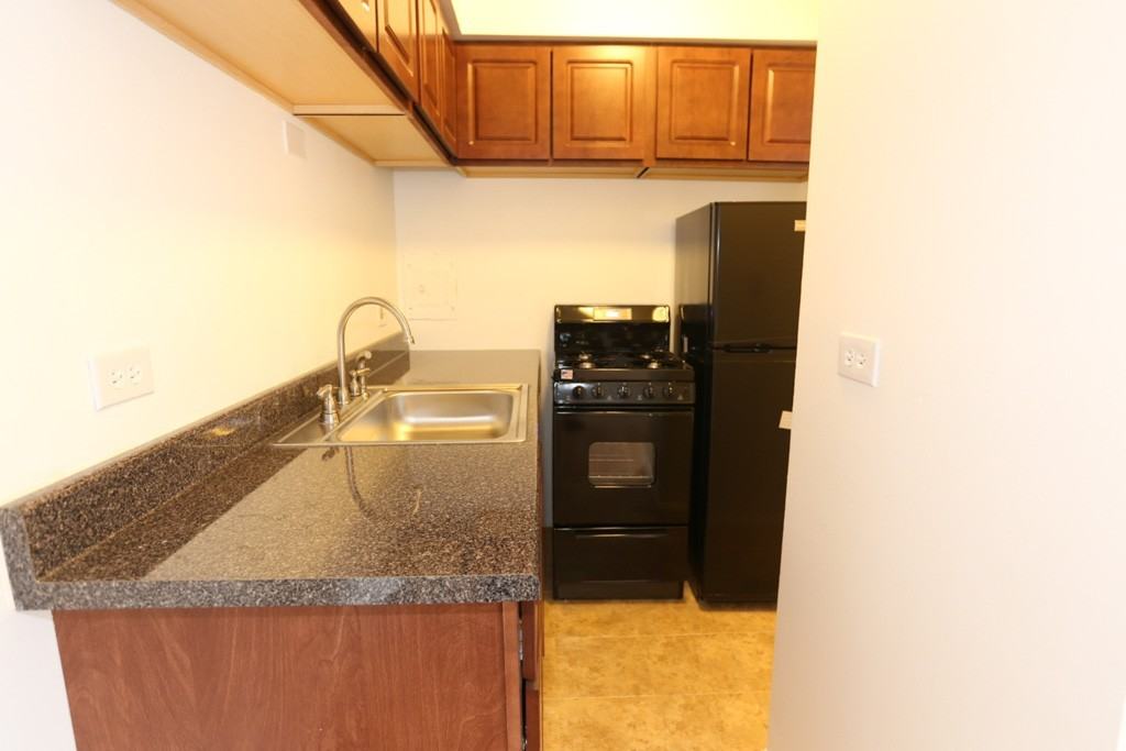 1040 W Hollywood Ave #412 - Photo 2 of 13