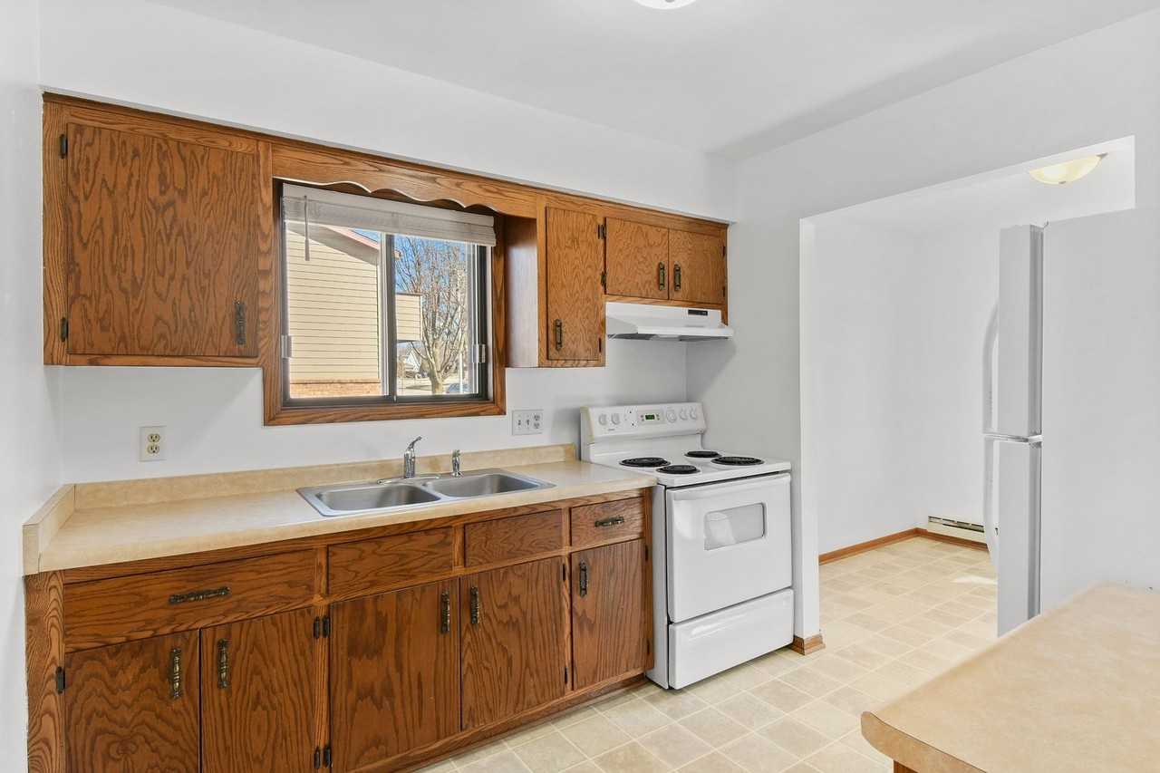 Maple Crest Apartments - Photo 2 of 19