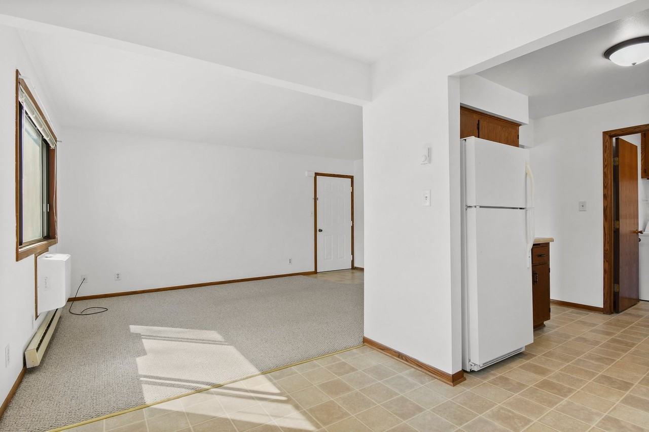 Maple Crest Apartments - Photo 3 of 19