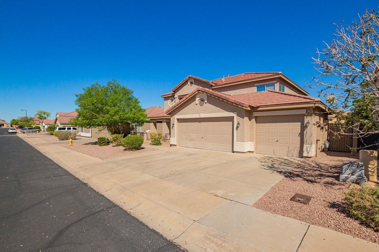 1310 E Beth Dr - Photo 3 of 50