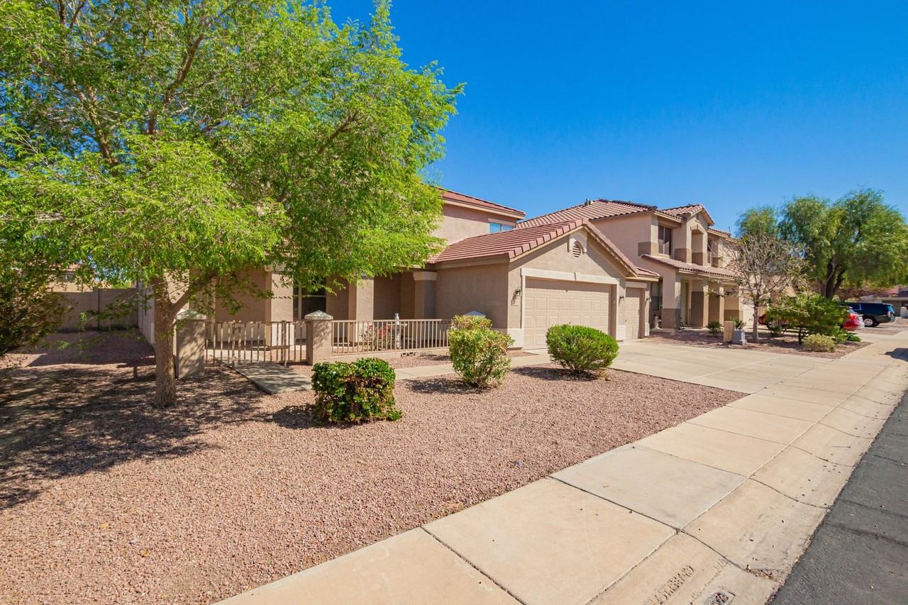 1310 E Beth Dr - Photo 5 of 50