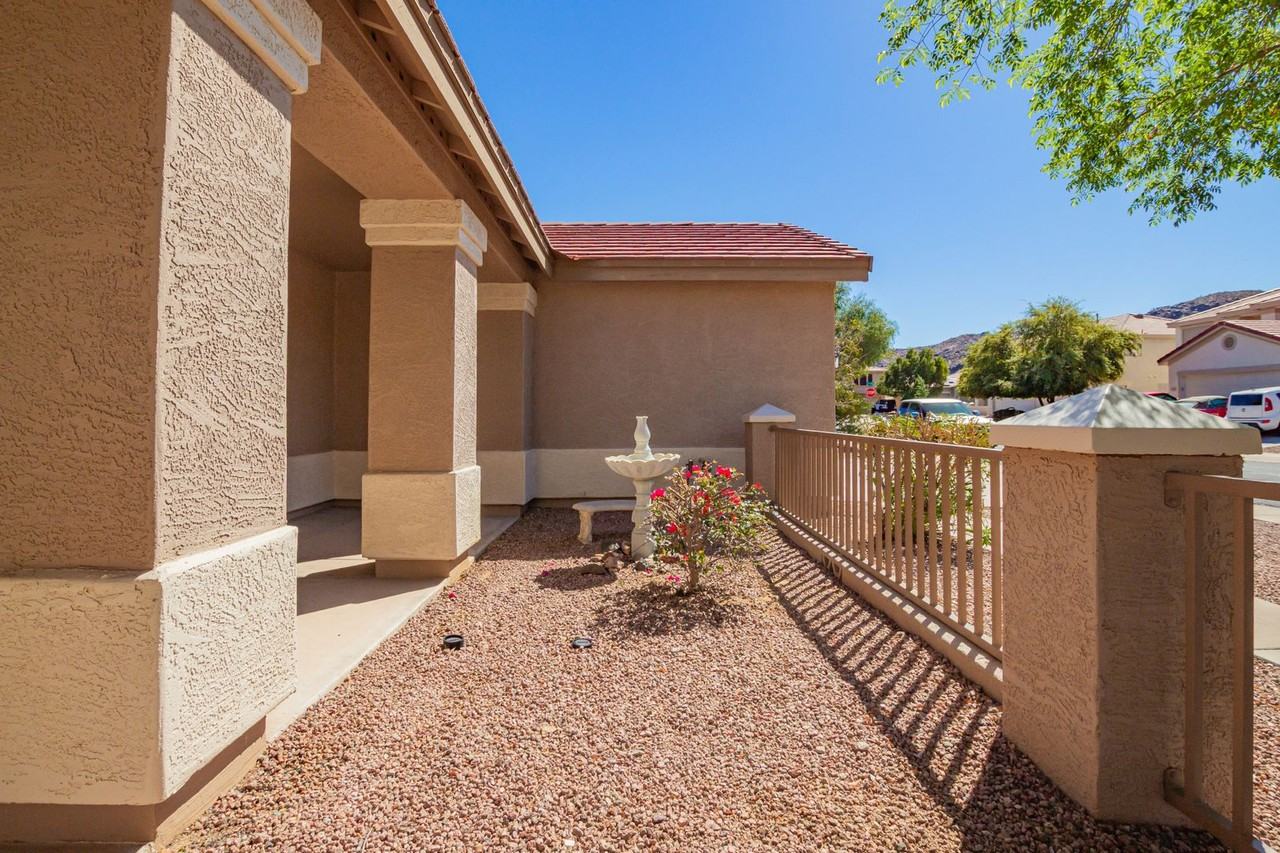 1310 E Beth Dr - Photo 7 of 50