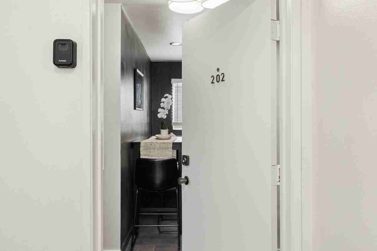 10777 10777 Ashton 202 - Single #7 - Photo 5 of 11