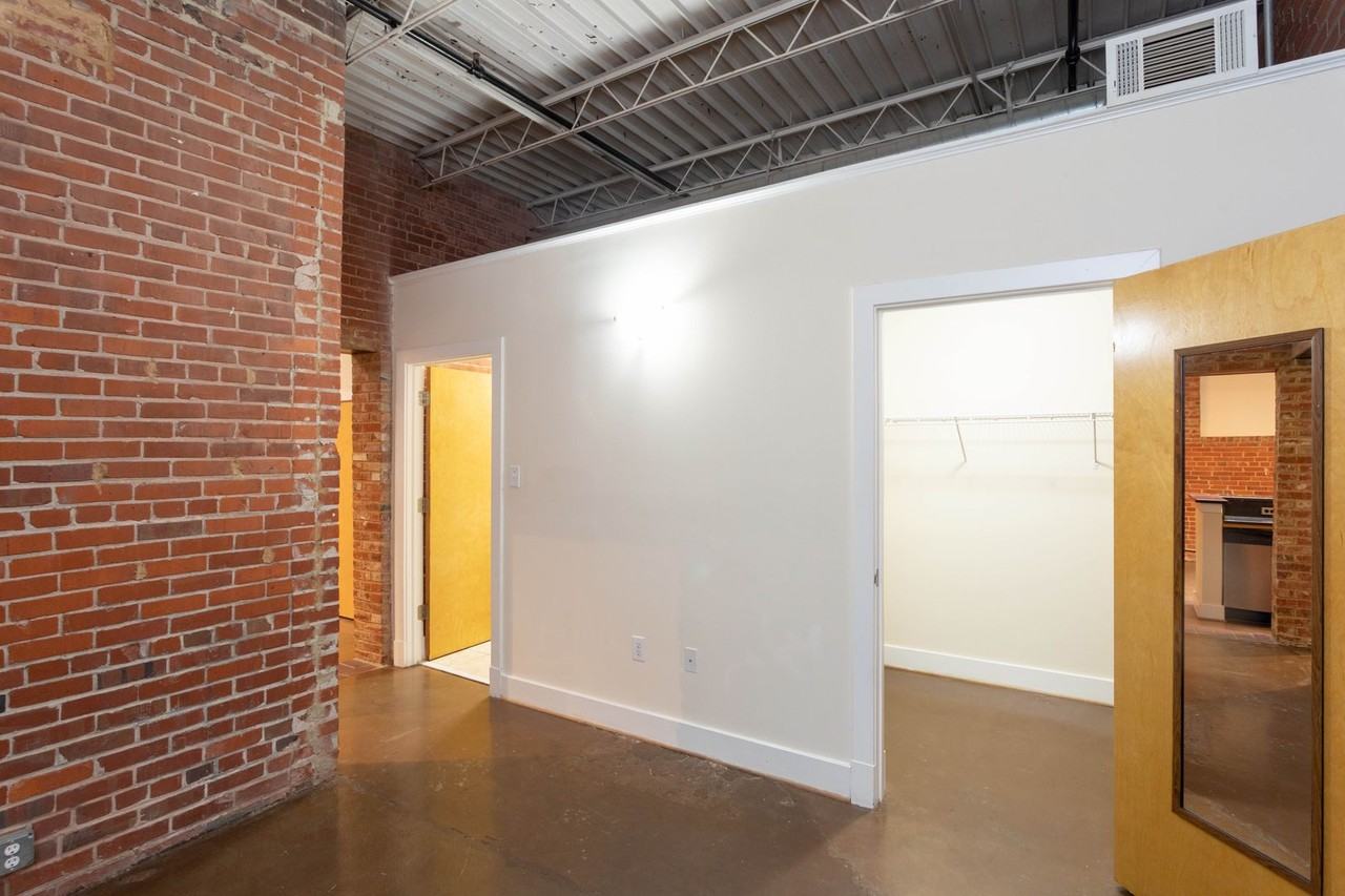 Cornish Brewery Apartment Homes - Photo 6 of 7