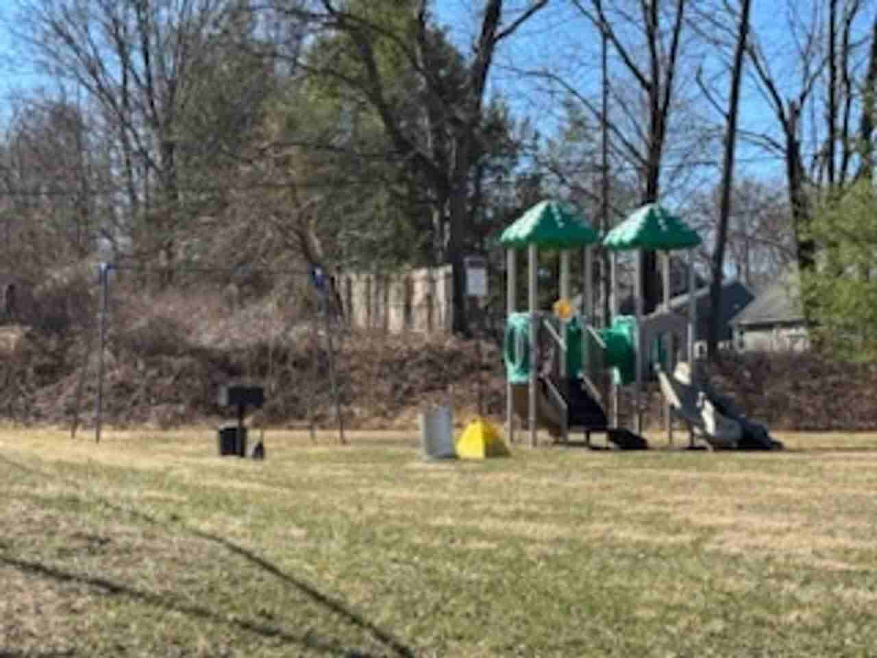 Country Club Apartments - Photo 3 of 22