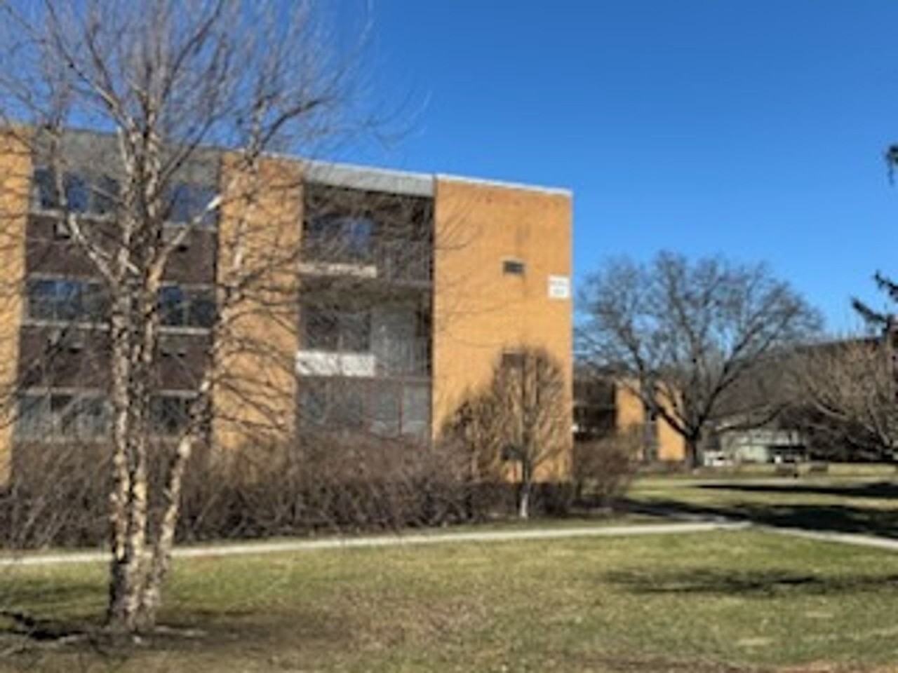 Country Club Apartments - Photo 4 of 22