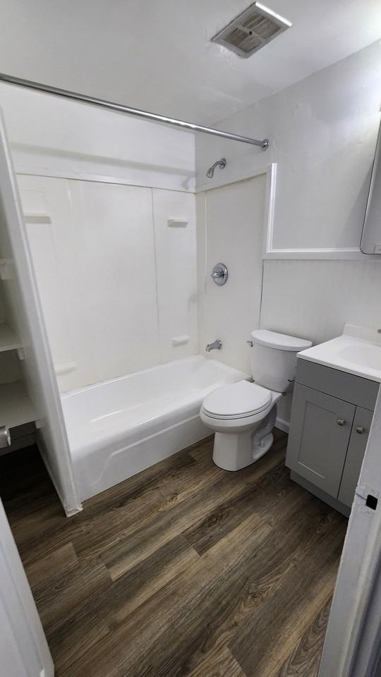 Country Club Apartments - Photo 5 of 22