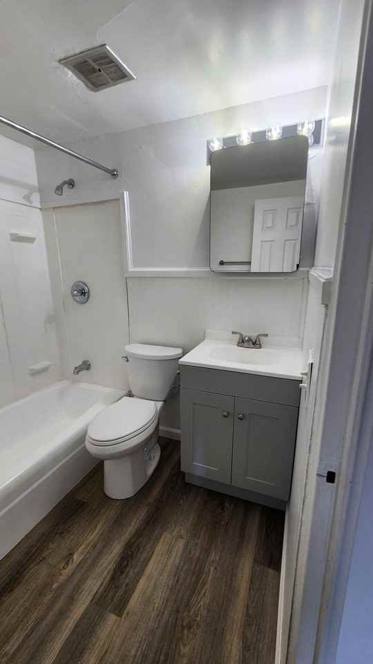 Country Club Apartments - Photo 6 of 22