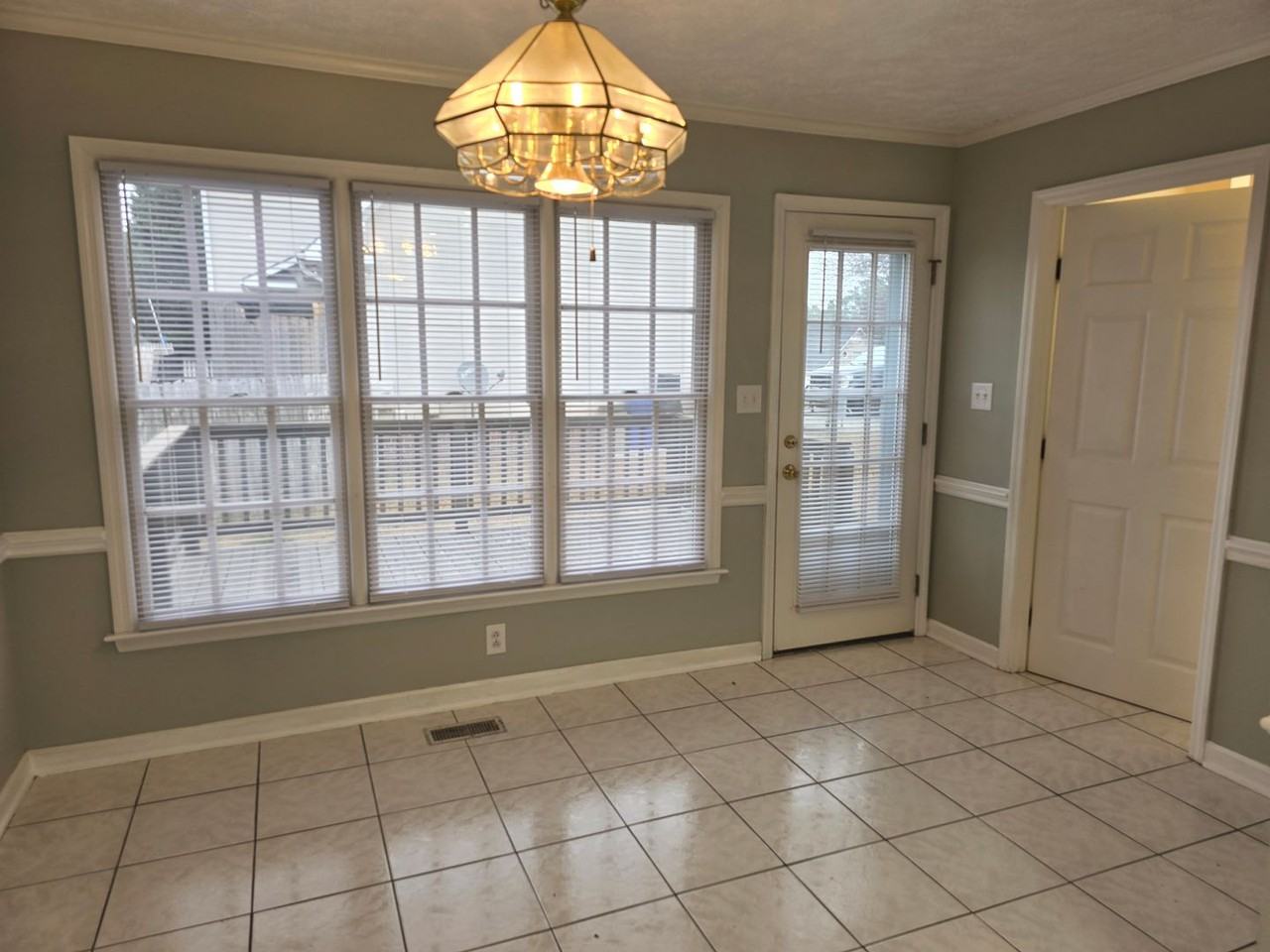 5910 Rampart Dr - Photo 7 of 22