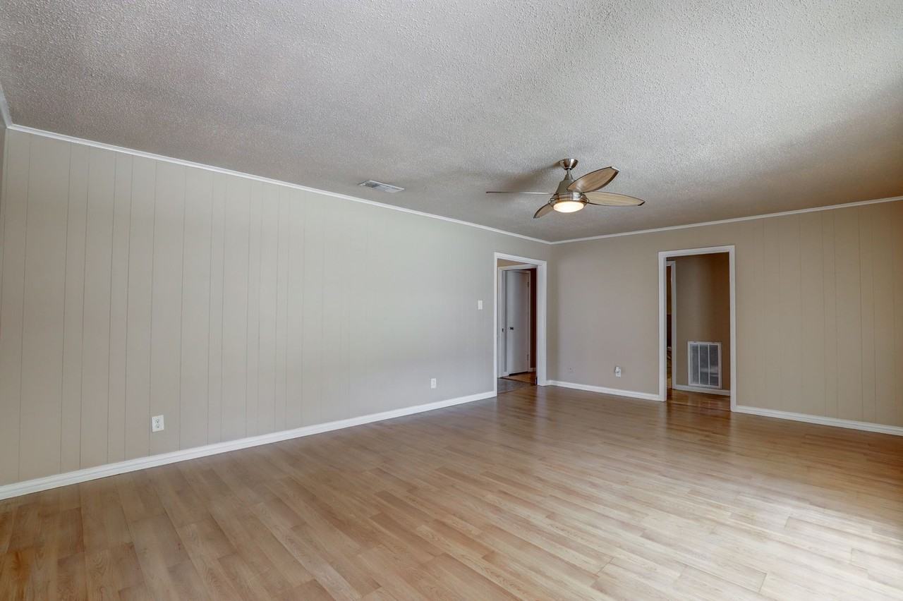 1717 S Park Rd - Photo 3 of 17