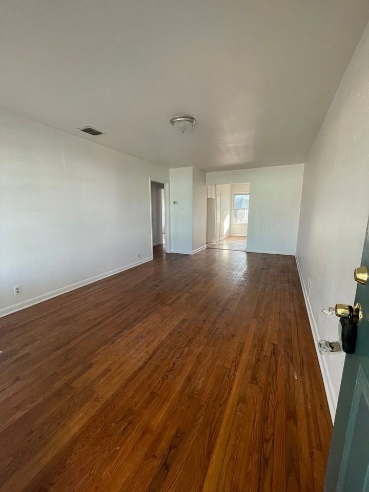 1516 Lazy Ln - Photo 2 of 11