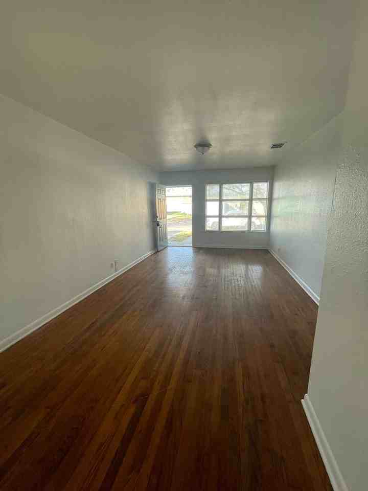 1516 Lazy Ln - Photo 3 of 11